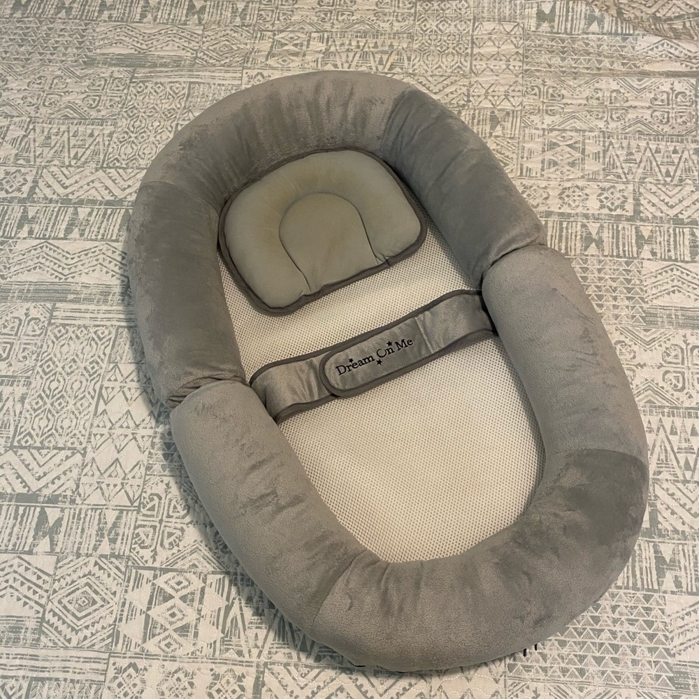 Dream on Me Baby Nest/ Co-Sleeper